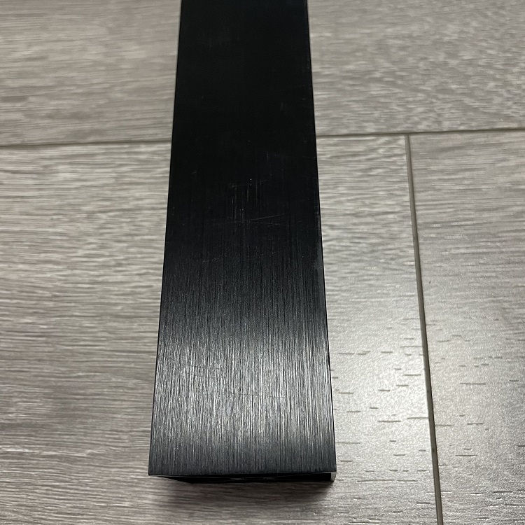Extrusión de tubo cuadrado de aluminio Anodizado negro en la superficie